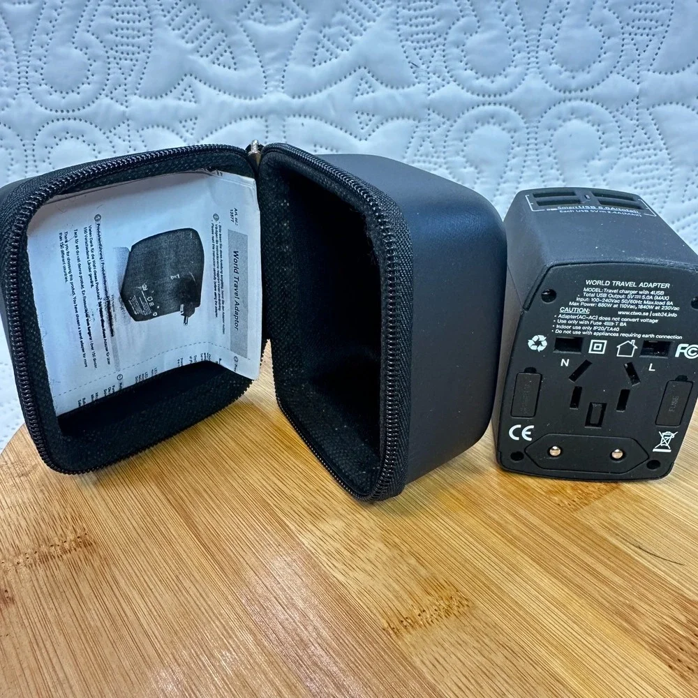Polystar World Travel Adapter All-In-One International Plug Converter New w/Case
